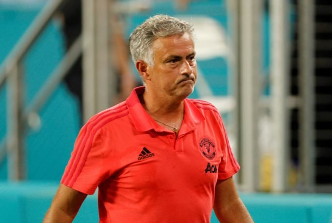 Manchester United urged against spending big before transfer window closes