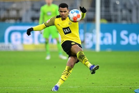 Manuel Akanji rejects new contract offer amid Manchester United transfer speculation