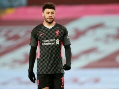 Manchester United told to sign departing Liverpool midfielder
