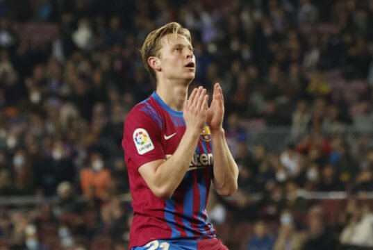 United enter final negotiations with Barcelona over Frenkie de Jong deal