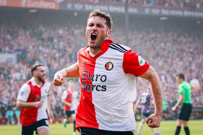 Man United have to pay £17m for Feyenoord striker